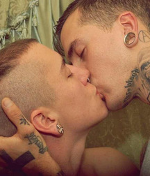 Billy's Hot Picks 386 Kisses 57b8dd308d450.jpg