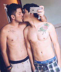 Billy's Hot Picks 386 Kisses 57b8dd3634d1a.jpg