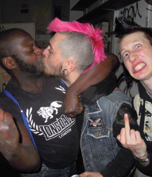 Billy's Hot Picks 386 Kisses 57b8dd382ee74.jpg