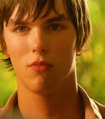 Billy's Hot Picks 671 Nicholas Hoult 5826b5a1c98b5.gif
