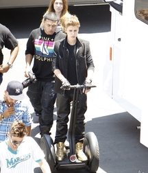 Billy's Hot Picks 730 Justin Beiber 583dbd836eb03.jpg