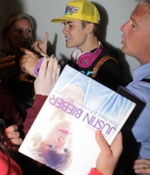 Billy's Hot Picks 730 Justin Beiber 583dbd8b7e995.jpg
