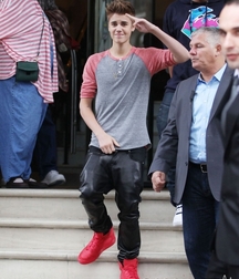 Billy's Hot Picks 729 Justin Beiber 583dbdd9c1682.jpg