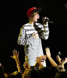 Billy's Hot Picks 728 Justin Beiber 583dbe243311a.jpg