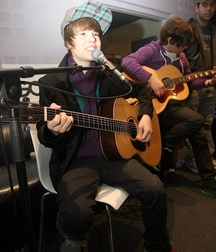 Billy's Hot Picks 728 Justin Beiber 583dbe3167282.jpg