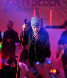 Billy's Hot Picks 727 Justin Beiber 583dbe6705595.jpg
