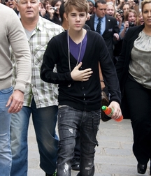 Billy's Hot Picks 727 Justin Beiber 583dbe8b1b875.jpg