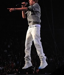 Billy's Hot Picks 726 Justin Beiber 583dbeb27e651.jpg