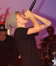 Billy's Hot Picks 726 Justin Beiber 583dbece14365.jpg