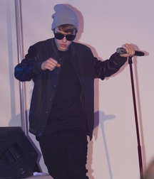 Billy's Hot Picks 726 Justin Beiber 583dbed294a04.jpg