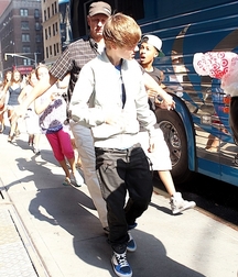 Billy's Hot Picks 733 Justin Beiber 583ddabc79973.jpg