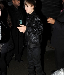 Billy's Hot Picks 733 Justin Beiber 583ddabd95330.jpg