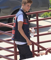 Billy's Hot Picks 731 Justin Beiber 583ddb1a39743.jpg