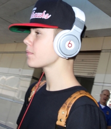 Billy's Hot Picks 734 Justin Beiber 583ddbbfb7ea9.jpg