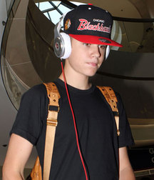 Billy's Hot Picks 734 Justin Beiber 583ddbcba2d06.jpg
