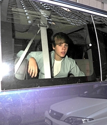 Billy's Hot Picks 735 Justin Beiber 583ddbff60380.jpg