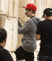 Billy's Hot Picks 735 Justin Beiber 583ddc0657080.jpg