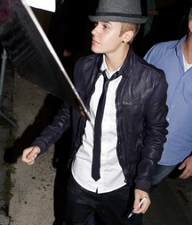 Billy's Hot Picks 735 Justin Beiber 583ddc211a08f.jpg