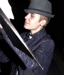 Billy's Hot Picks 735 Justin Beiber 583ddc24c1ccf.jpg