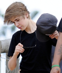 Billy's Hot Picks 736 Justin Beiber 583deaf99bc9b.jpg