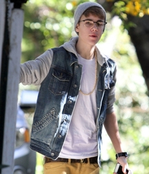 Billy's Hot Picks 736 Justin Beiber 583deb1b9b16b.jpg