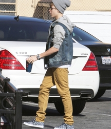 Billy's Hot Picks 736 Justin Beiber 583deb1d62704.jpg
