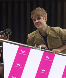 Billy's Hot Picks 737 Justin Beiber 583deb474f960.jpg