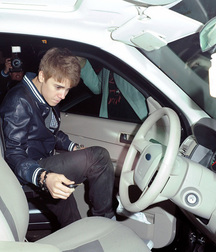 Billy's Hot Picks 737 Justin Beiber 583deb747fd80.jpg