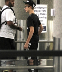 Billy's Hot Picks 738 Justin Beiber 583deb996bc8a.jpg