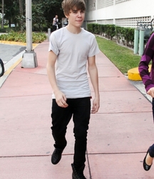 Billy's Hot Picks 738 Justin Beiber 583deba6dd922.jpg