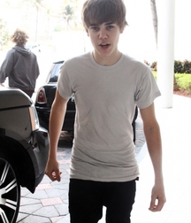 Billy's Hot Picks 738 Justin Beiber 583debaa21463.jpg