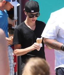 Billy's Hot Picks 738 Justin Beiber 583debc06aeca.jpg
