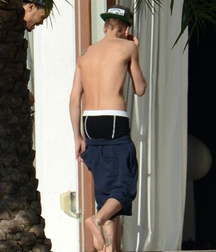 Billy's Hot Picks 740 Justin Beiber 583dec0310ef3.jpg