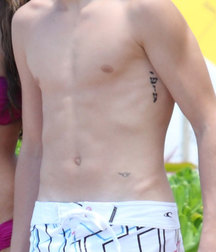 Billy's Hot Picks 745 JB Shirtless 583df2ba21832.jpg