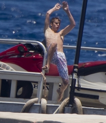 Billy's Hot Picks 745 JB Shirtless 583df2c27ee44.jpg