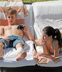 Billy's Hot Picks 745 JB Shirtless 583df2cfe78ce.jpg