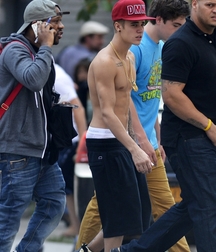 Billy's Hot Picks 745 JB Shirtless 583df2d3839fd.jpg