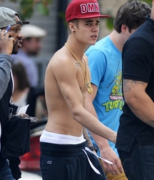 Billy's Hot Picks 745 JB Shirtless 583df2d47bb52.jpg