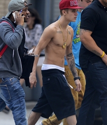 Billy's Hot Picks 745 JB Shirtless 583df2d63215e.jpg