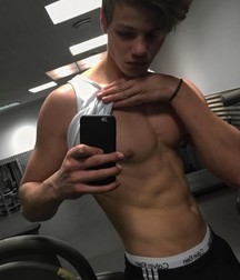 Billy's Hot Picks 946 Selfies 592dfe6dd3037.jpg
