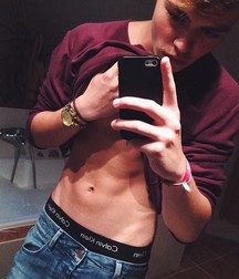 Billy's Hot Picks 946 Selfies 592dfe7556831.jpg