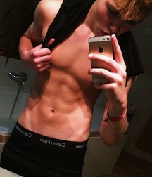 Billy's Hot Picks 946 Selfies 592dfe7629610.jpg