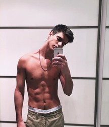 Billy's Hot Picks 946 Selfies 592dfe7bd5d44.jpg