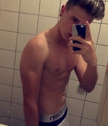 Billy's Hot Picks 946 Selfies 592dfe7e84d7f.jpg