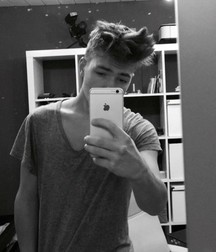 Billy's Hot Picks 946 Selfies 592dfe827d699.jpg