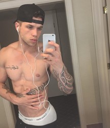 Billy's Hot Picks 946 Selfies 592dfe8d52c42.jpg