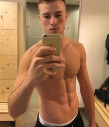 Billy's Hot Picks 946 Selfies 592dfe90c57ab.jpg