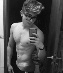 Billy's Hot Picks 946 Selfies 592dfe9323b53.jpg