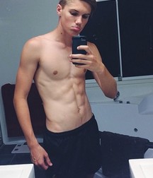Billy's Hot Picks 946 Selfies 592dfe9594e91.jpg