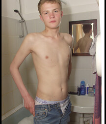 Cute Blond lad 5eb70cc3ccce0.jpg